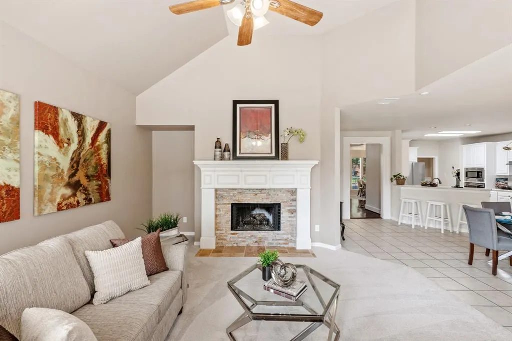 2412 Mesa Oak Trail