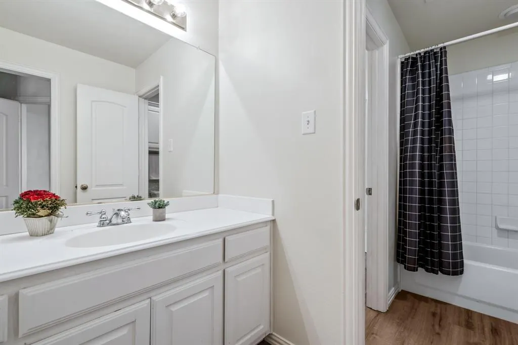 2412 Mesa Oak Trail