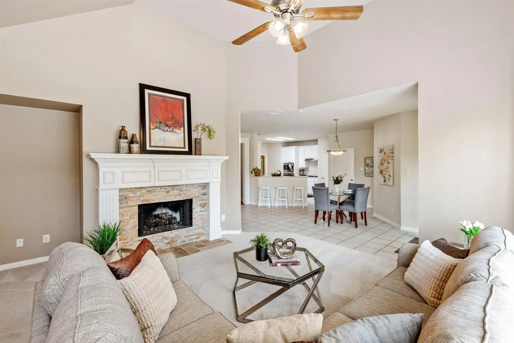 2412 Mesa Oak Trail