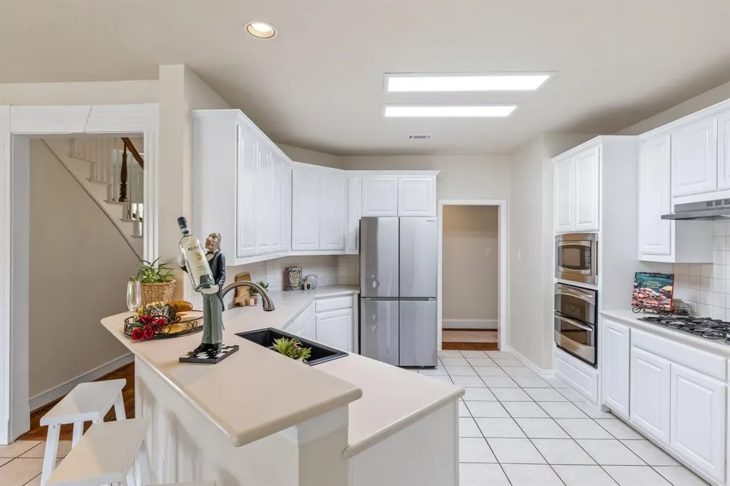 2412 Mesa Oak Trail