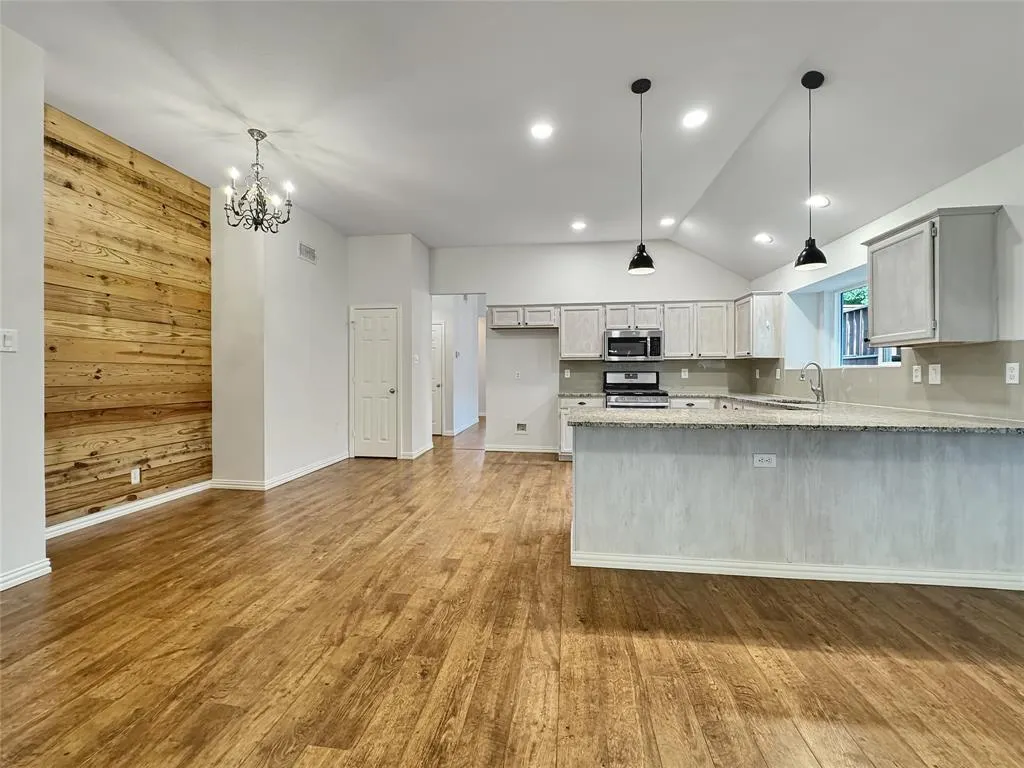 806 Glenwood Court