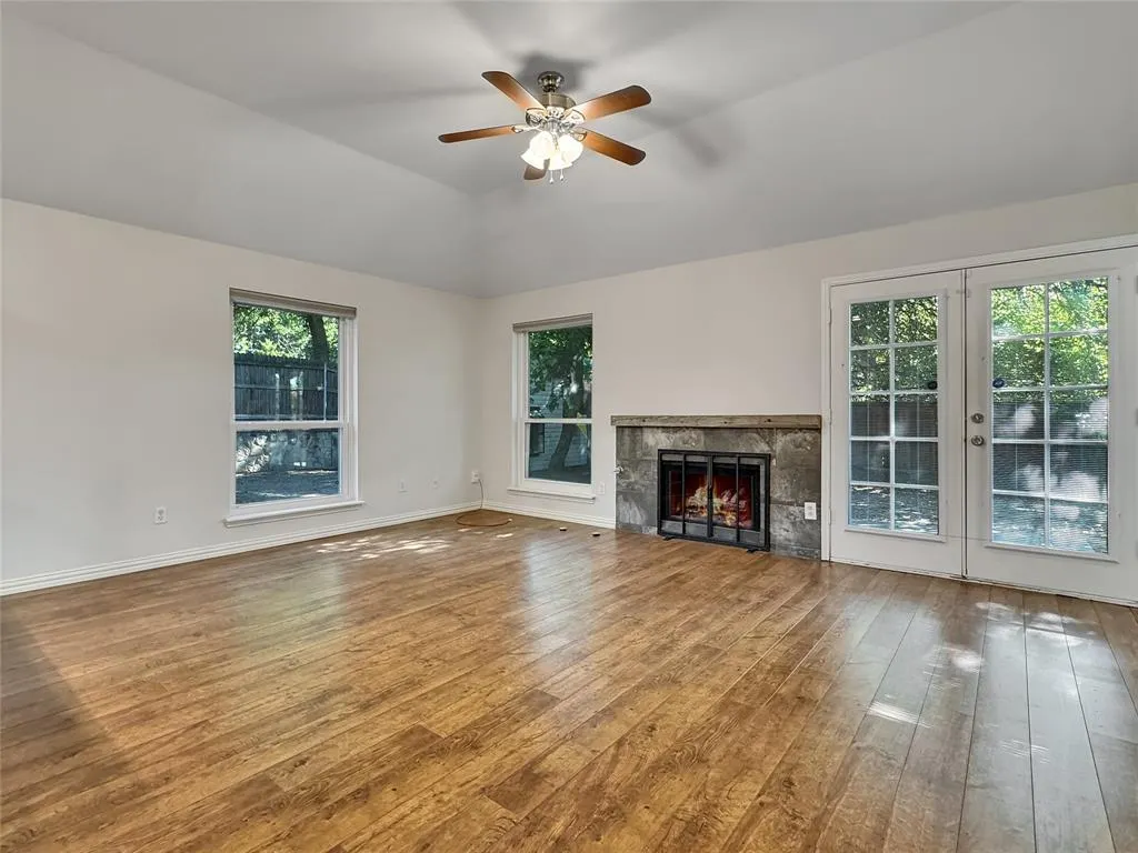 806 Glenwood Court