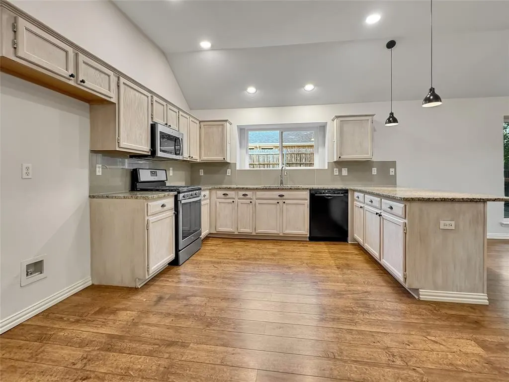 806 Glenwood Court