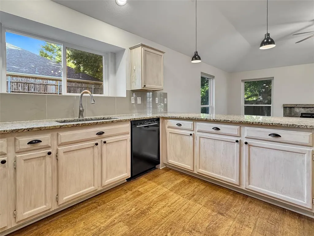 806 Glenwood Court