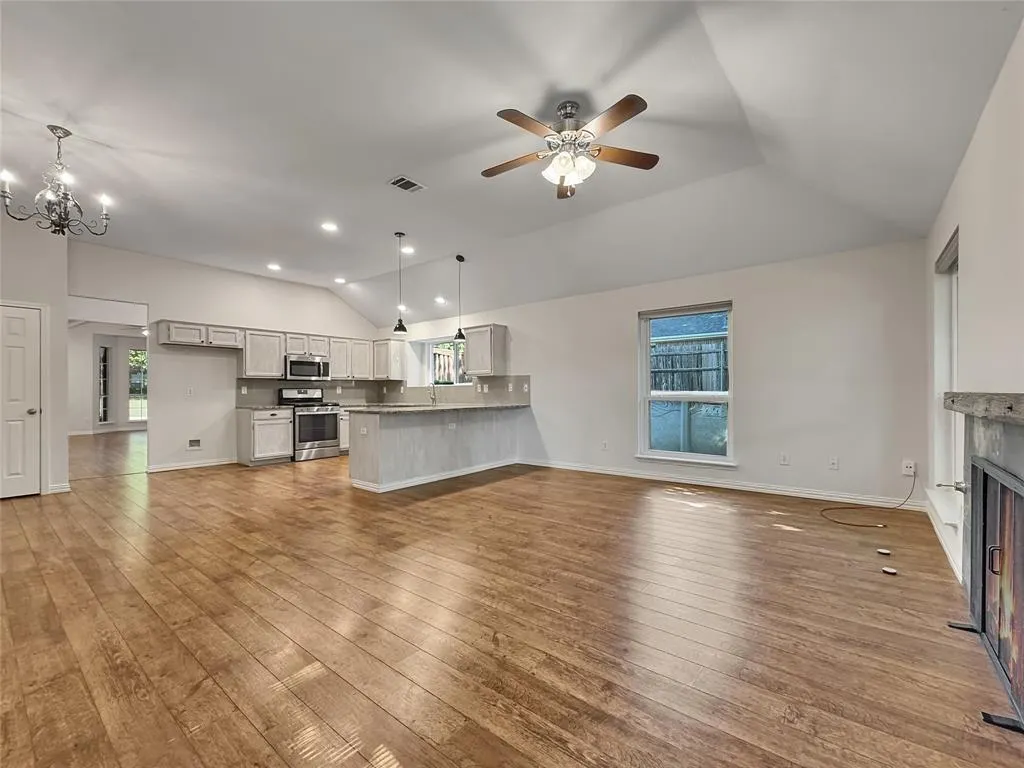 806 Glenwood Court