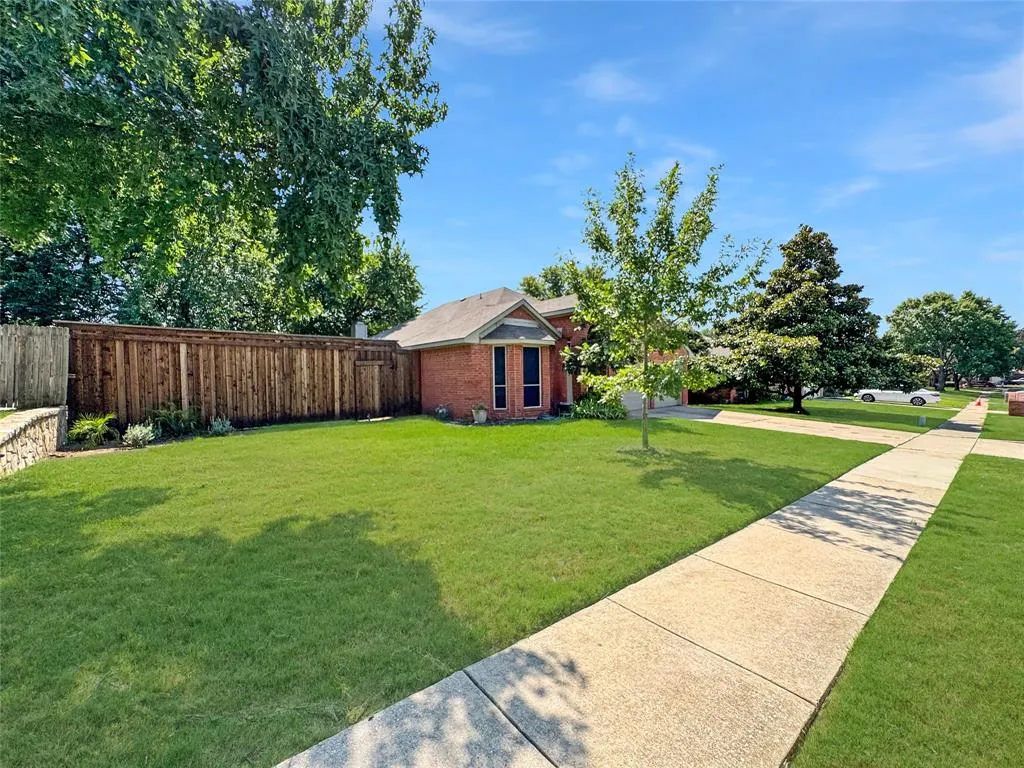 806 Glenwood Court