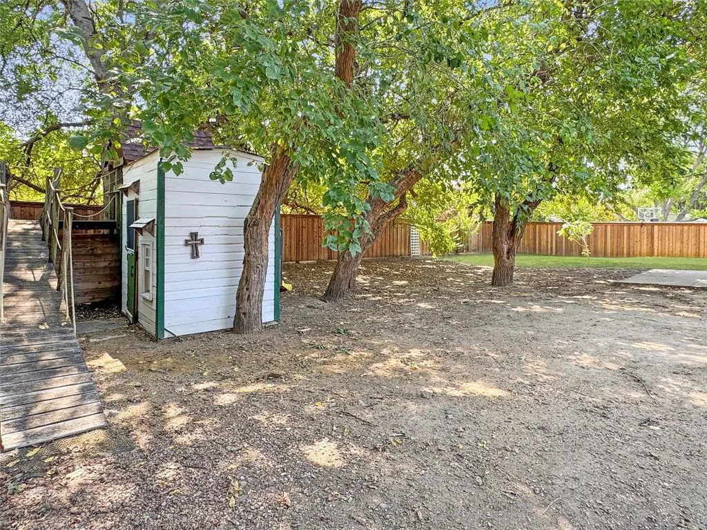 806 Glenwood Court