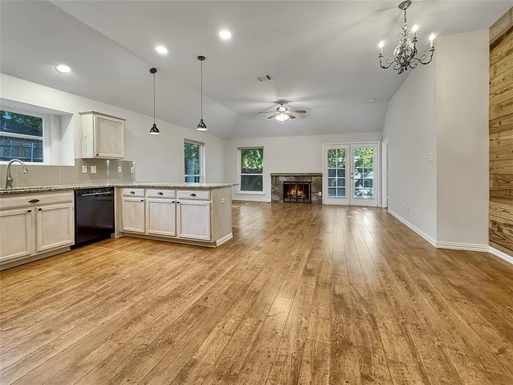 806 Glenwood Court