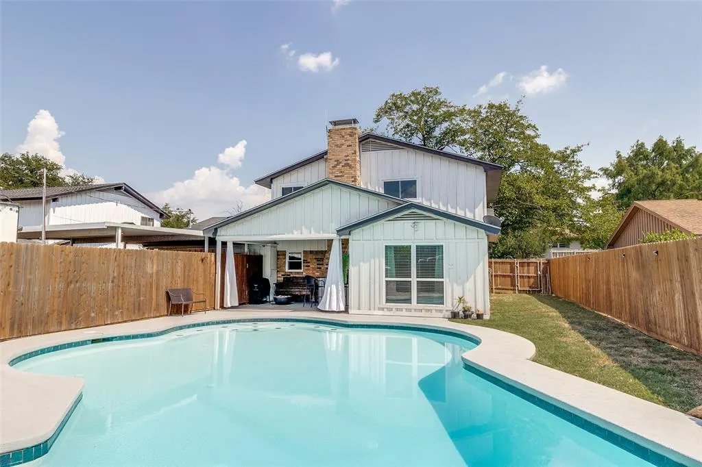 11223 Dumbarton Drive