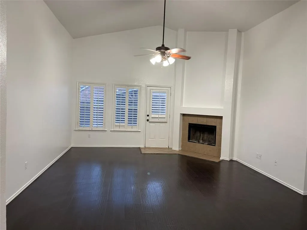 1940 cliffrose Drive