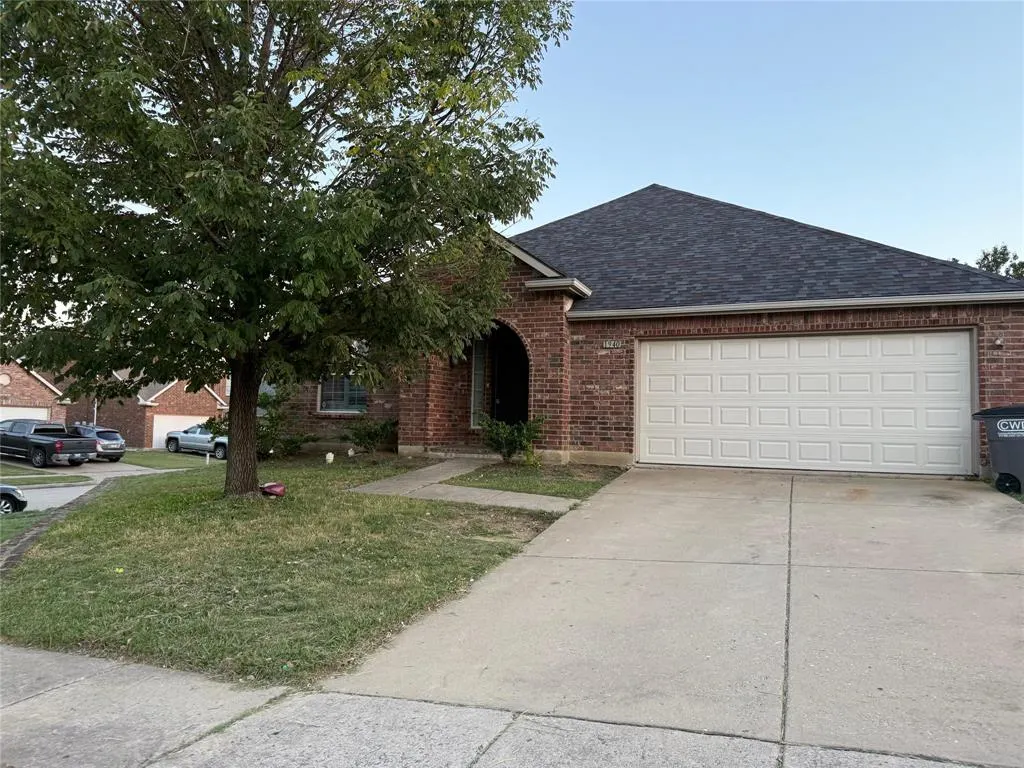 1940 cliffrose Drive