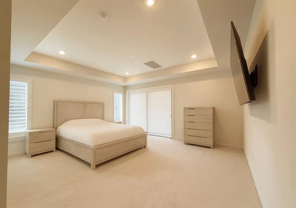 4100 Woodbine Lane