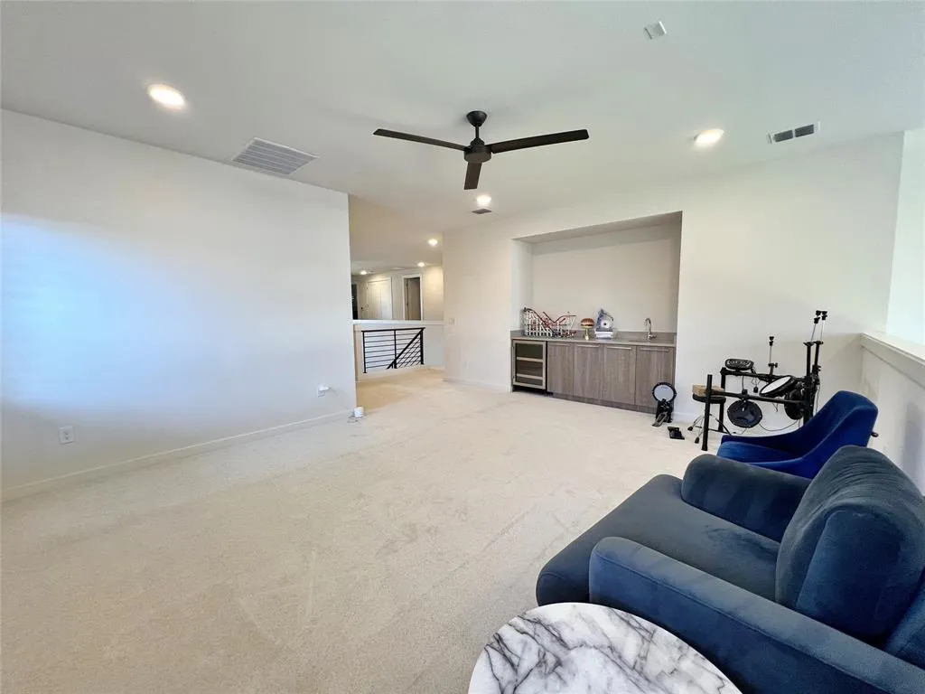 4100 Woodbine Lane
