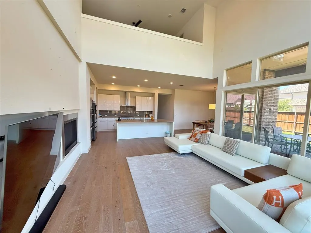 4100 Woodbine Lane