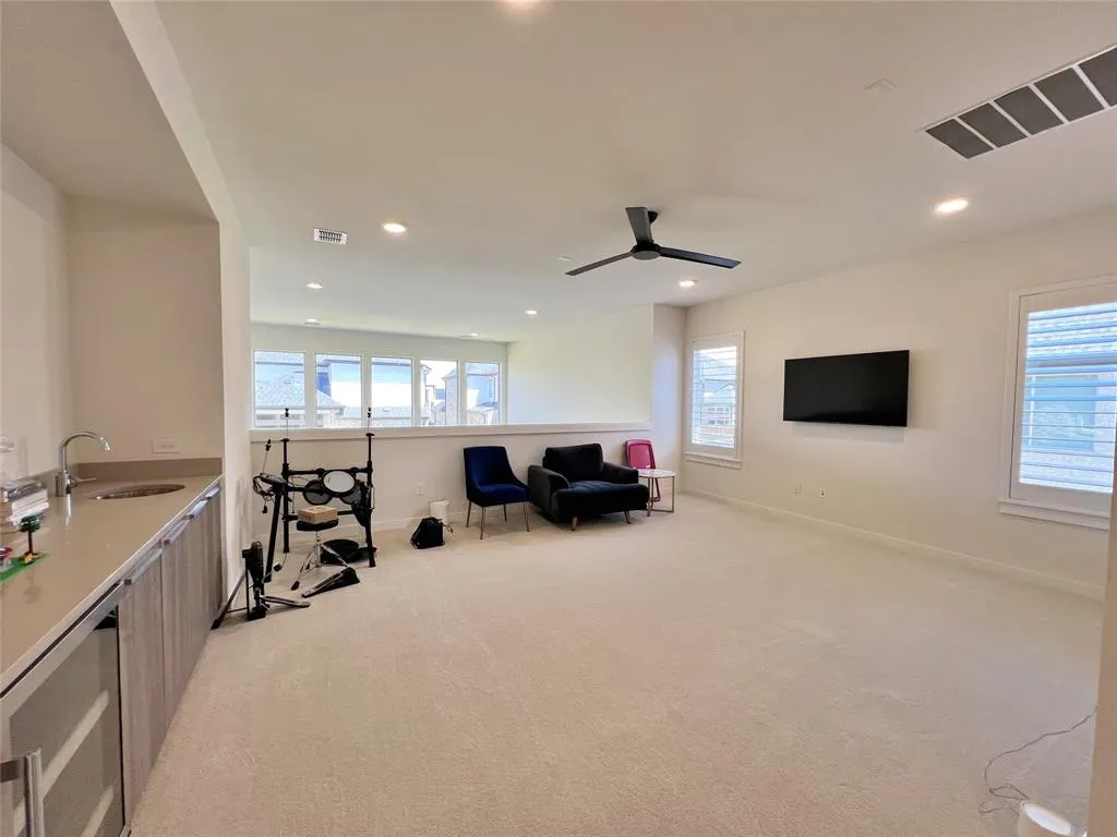 4100 Woodbine Lane