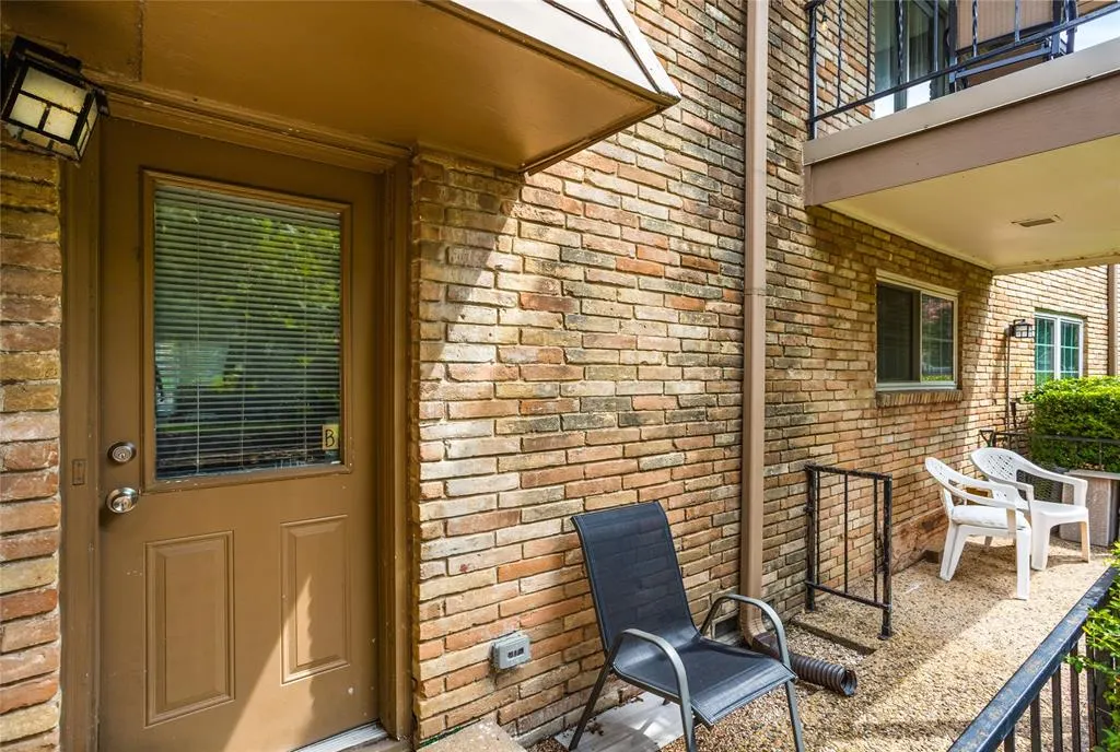 7924 Royal Lane, #106