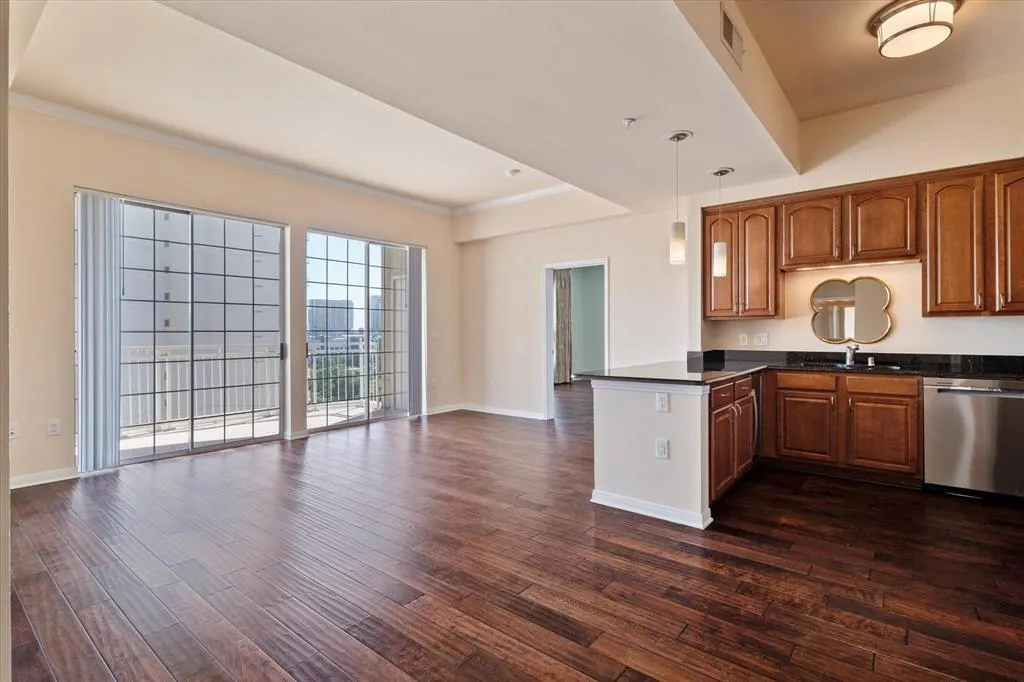 3225 Turtle Creek Boulevard, #1009