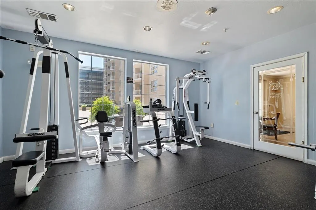 3225 Turtle Creek Boulevard, #1009