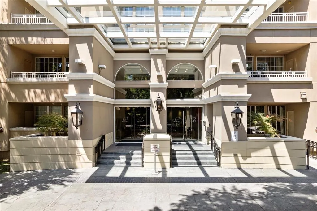 3225 Turtle Creek Boulevard, #1009