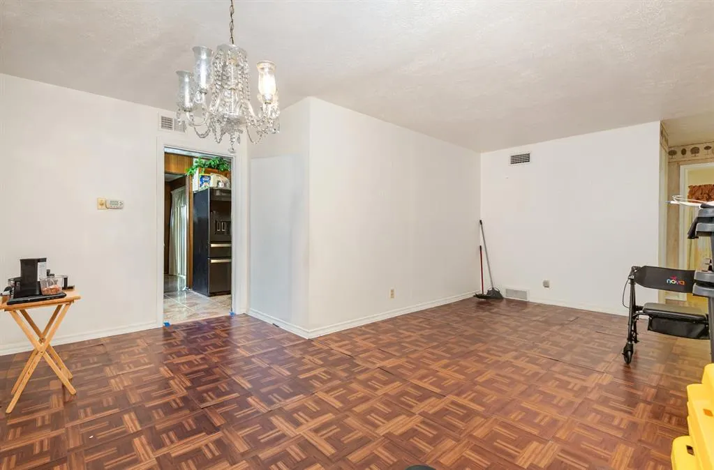 2977 Marjorie Avenue