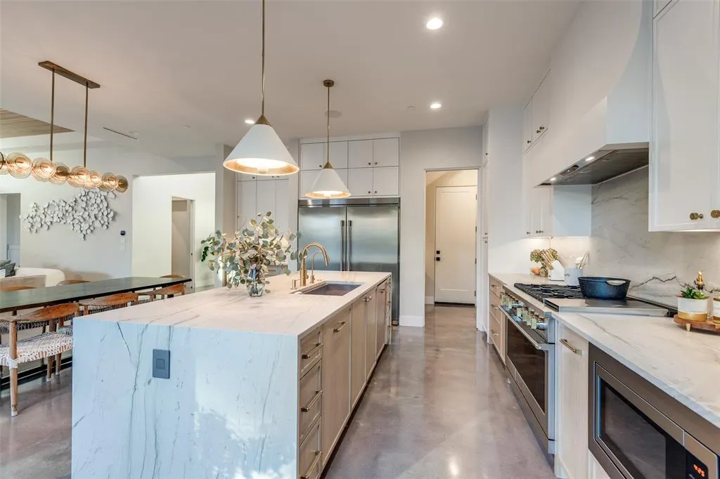 10264 Blackenhurst Lane