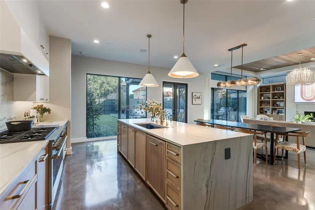 10264 Blackenhurst Lane
