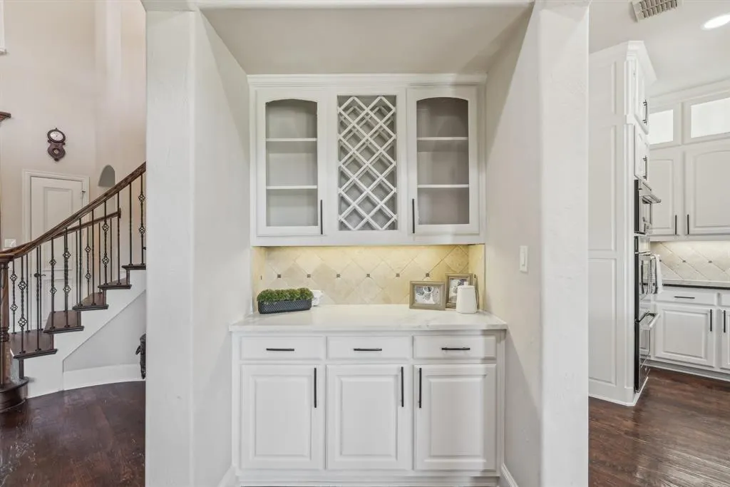 5594 Beacon Hill Drive
