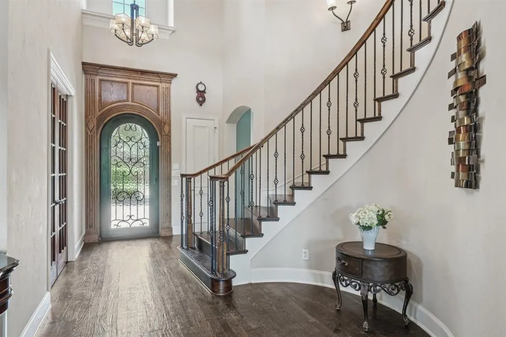 5594 Beacon Hill Drive