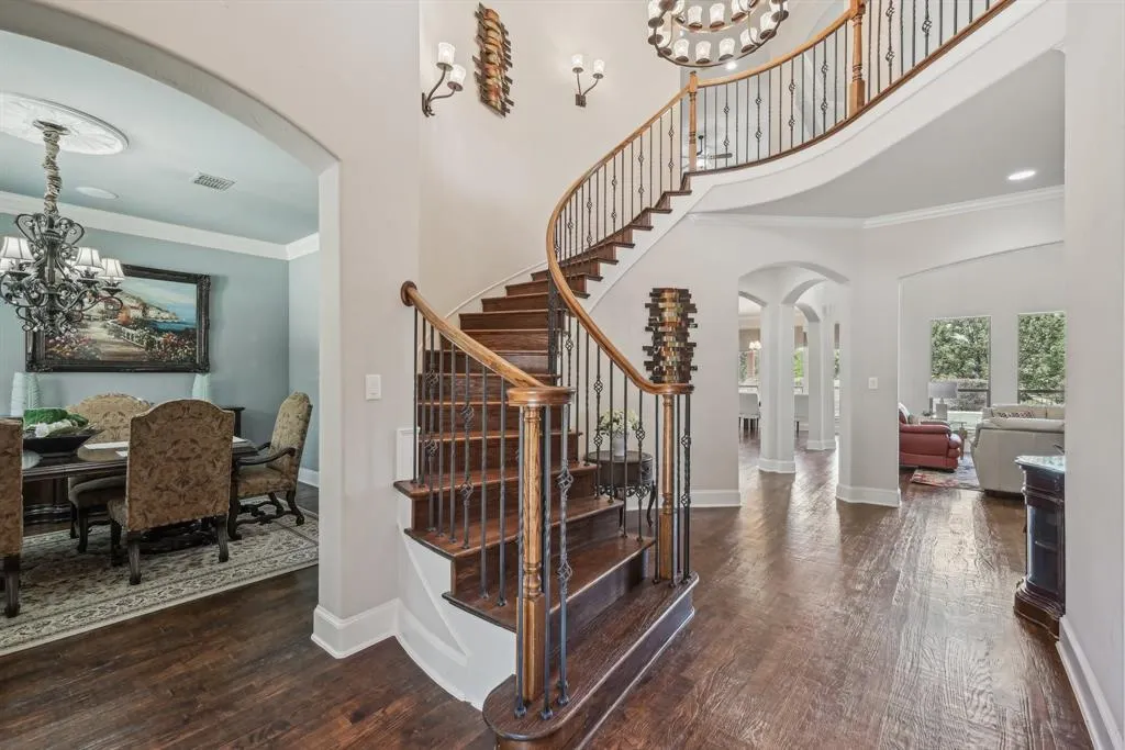 5594 Beacon Hill Drive