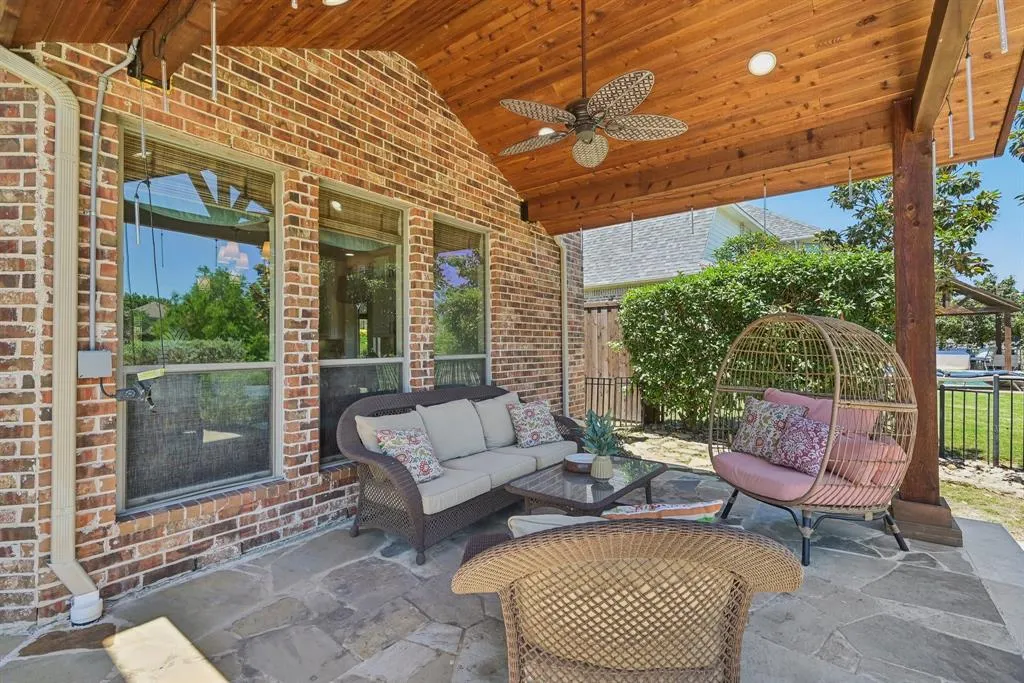 5594 Beacon Hill Drive