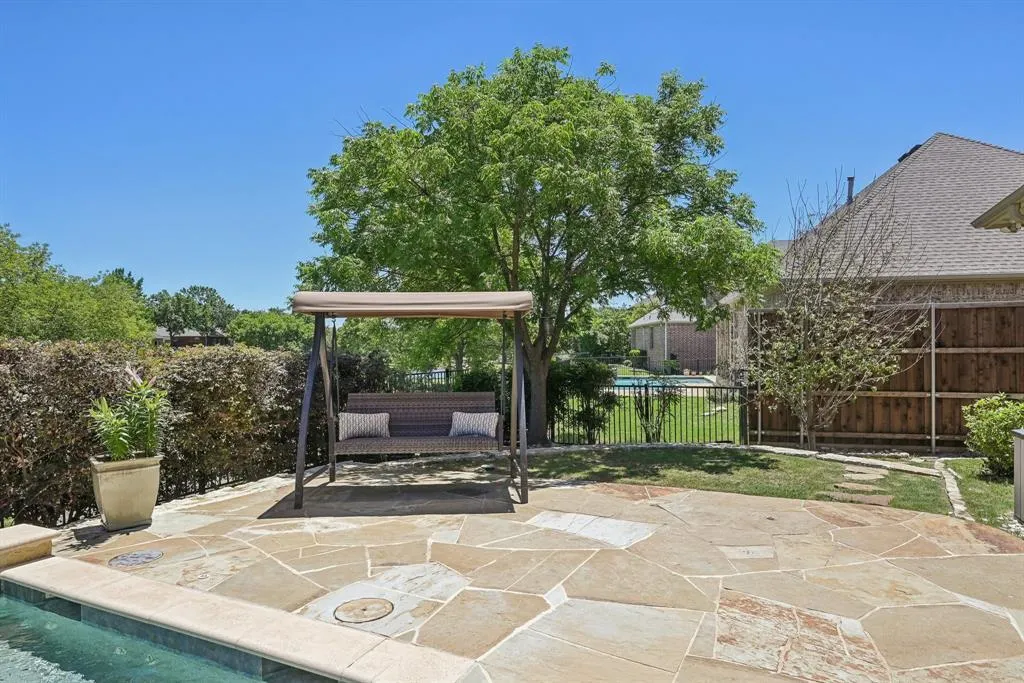 5594 Beacon Hill Drive
