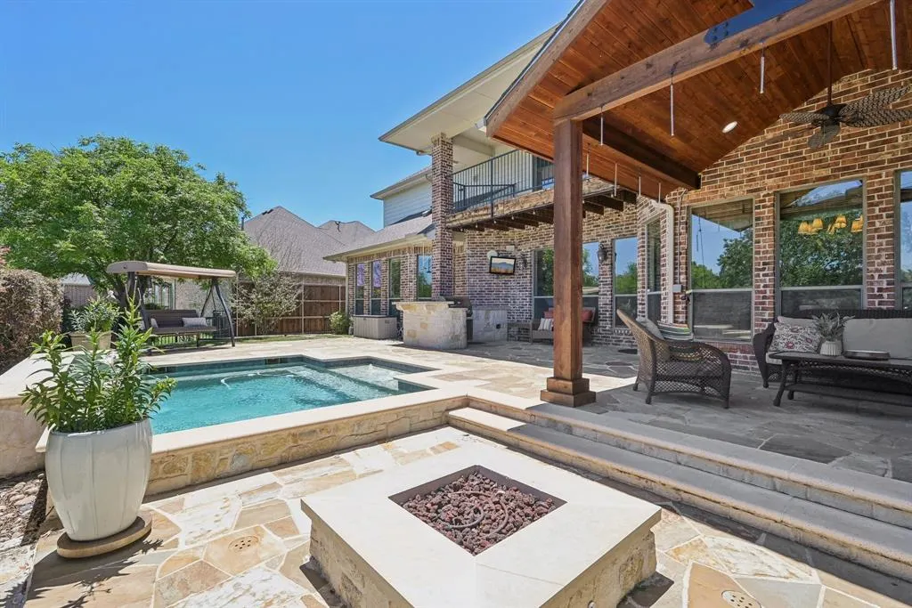 5594 Beacon Hill Drive