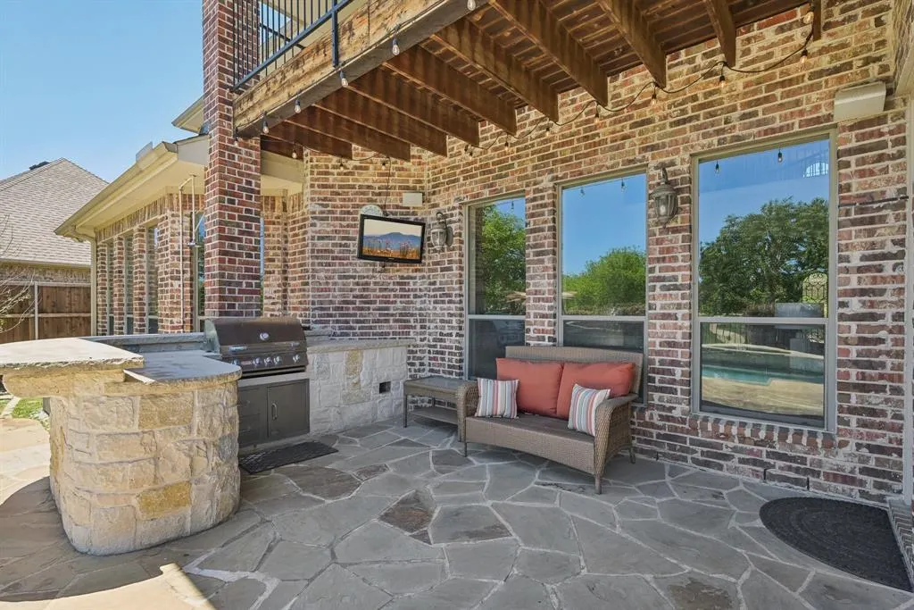 5594 Beacon Hill Drive