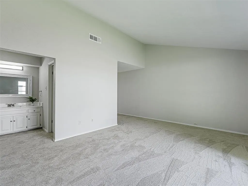 2013 E Collins Boulevard