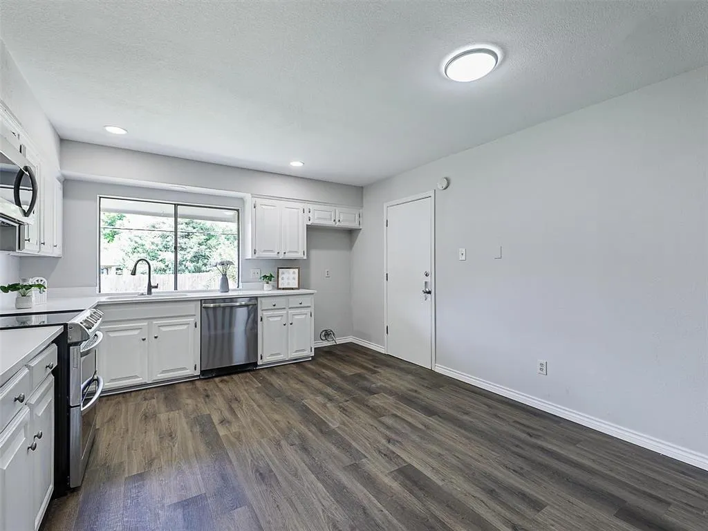 2013 E Collins Boulevard