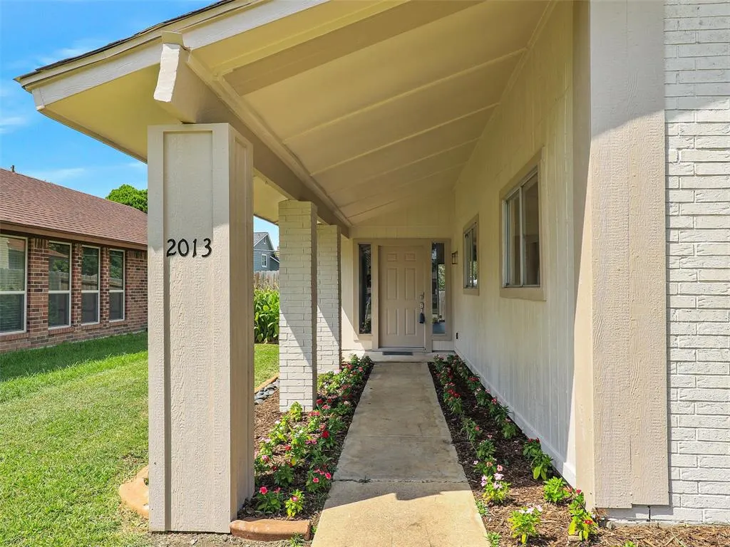 2013 E Collins Boulevard