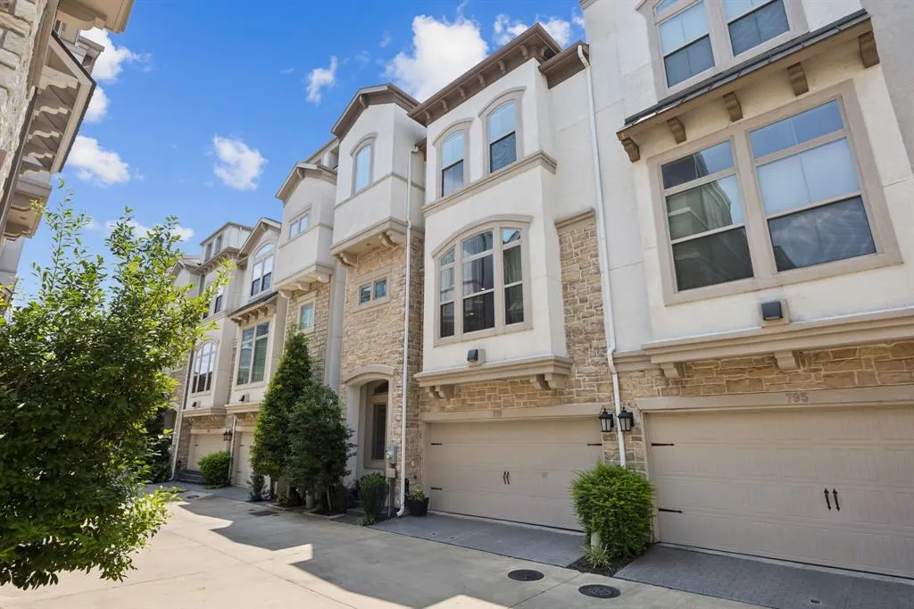 779 Lacey Oaks Place