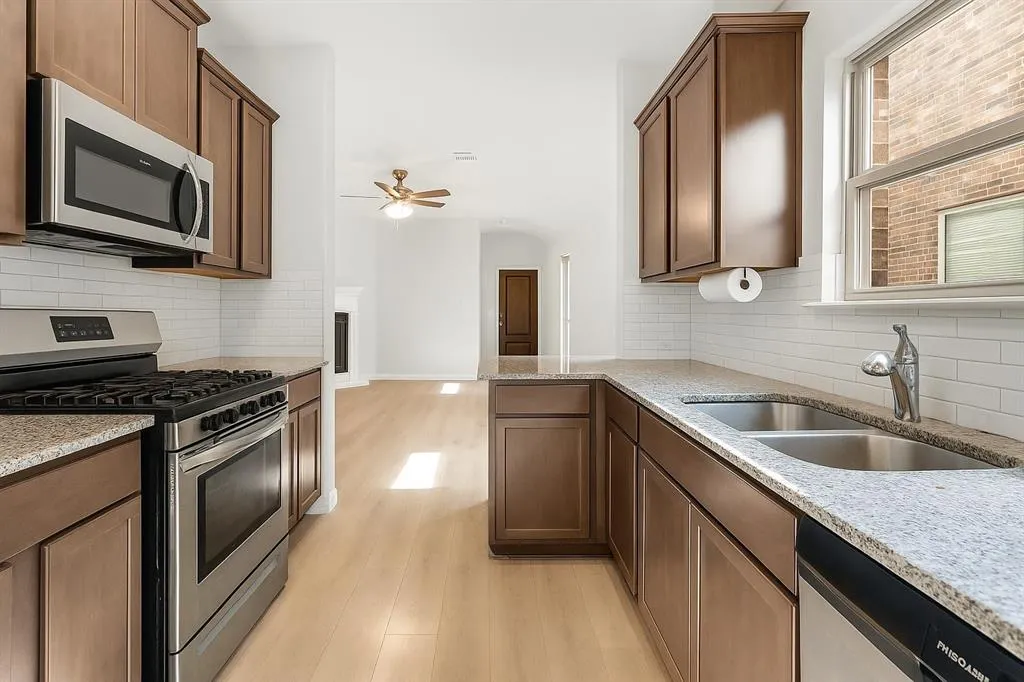 7505 Paramount Drive