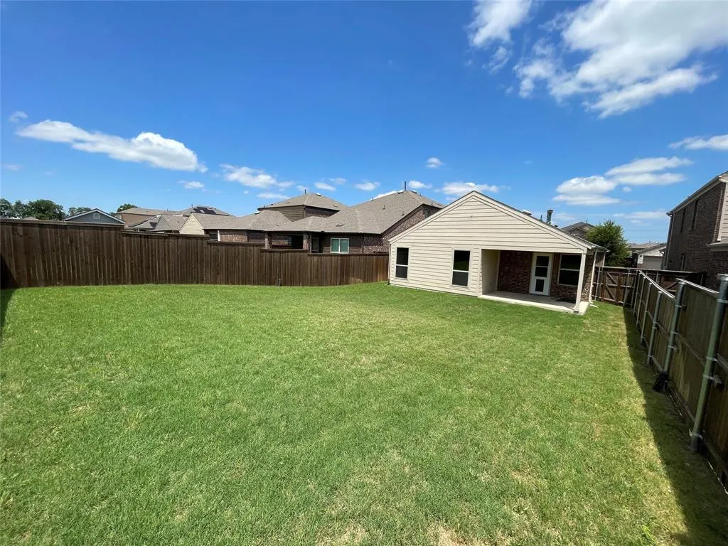 7505 Paramount Drive