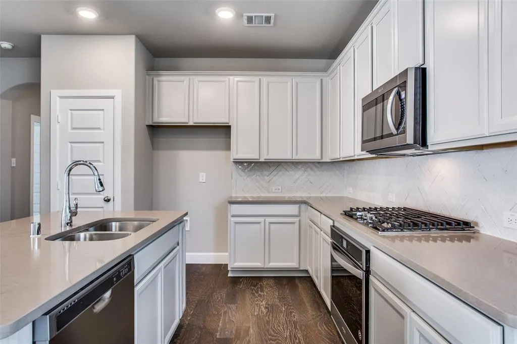 2133 Barx Drive