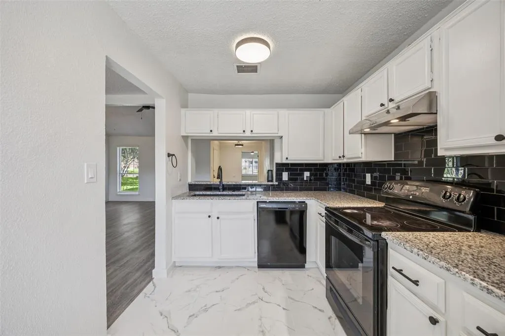 1424 Broadmoor Drive