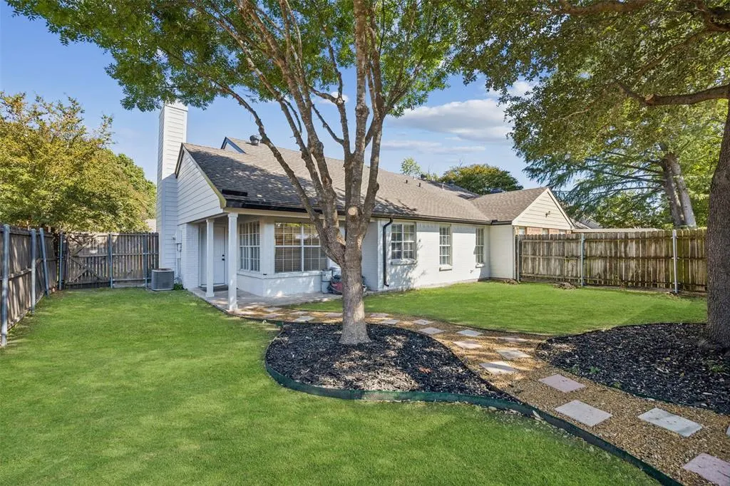 1424 Broadmoor Drive