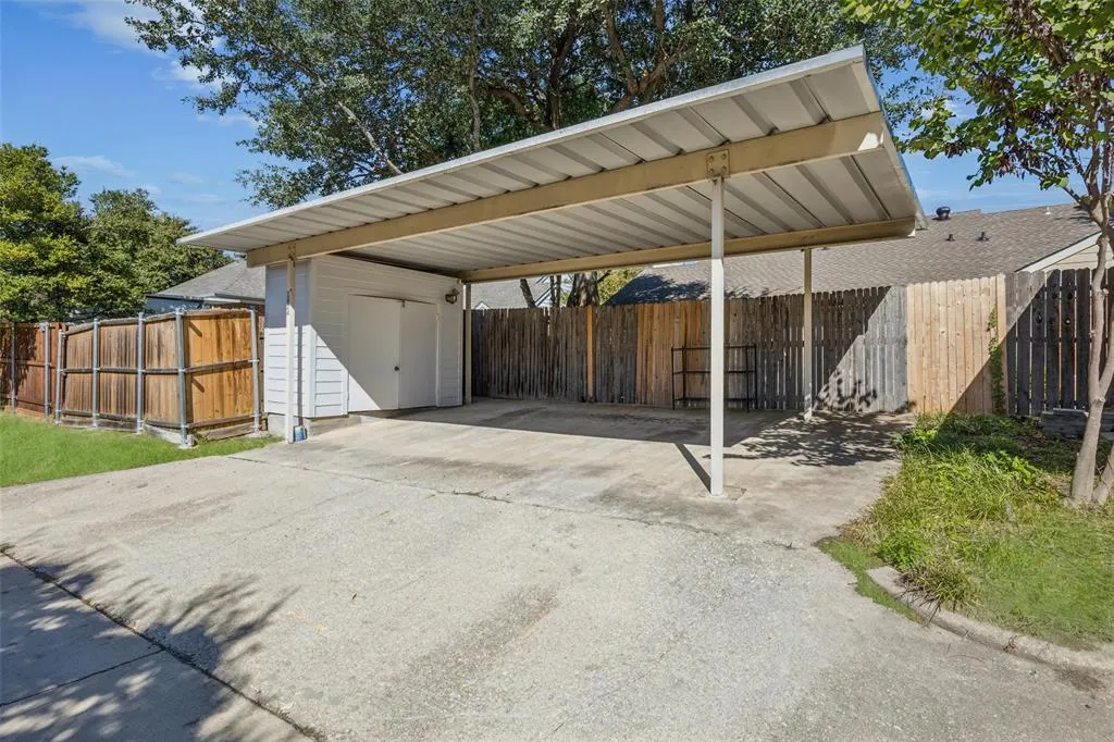 1424 Broadmoor Drive