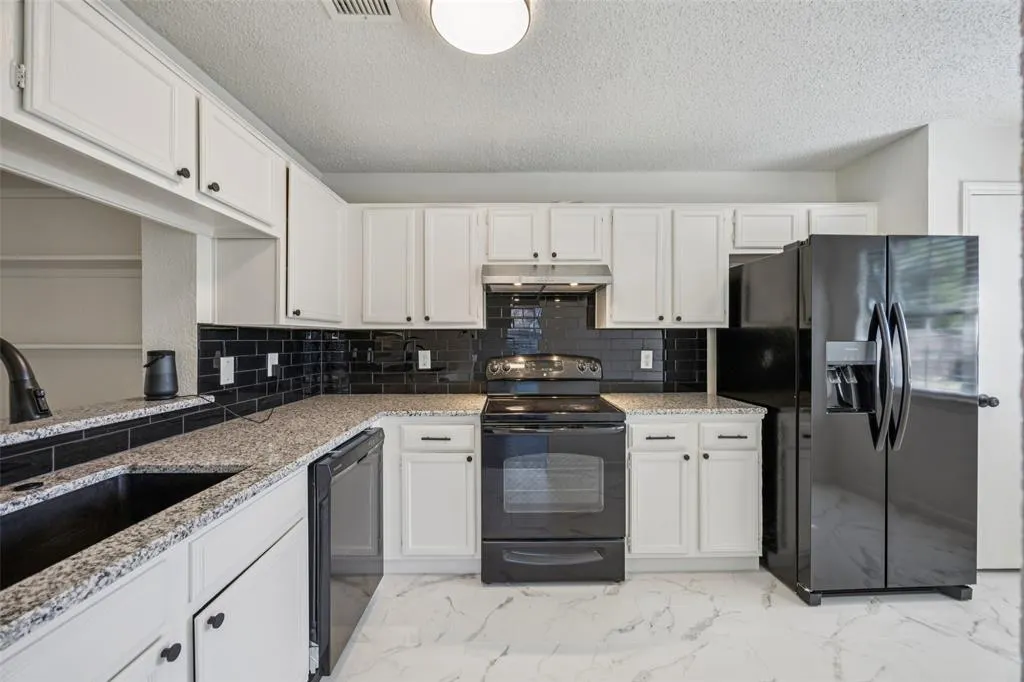 1424 Broadmoor Drive