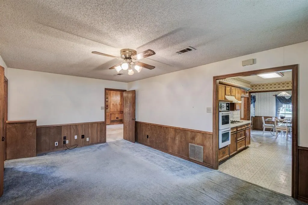 605 E Spring Valley Road