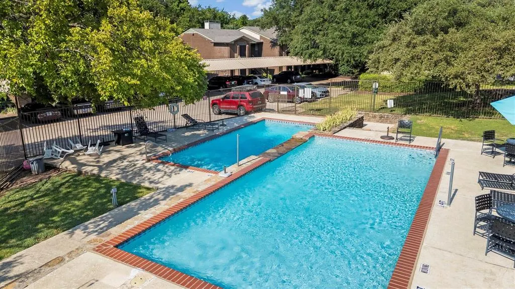 2505 Wedglea Drive, #201