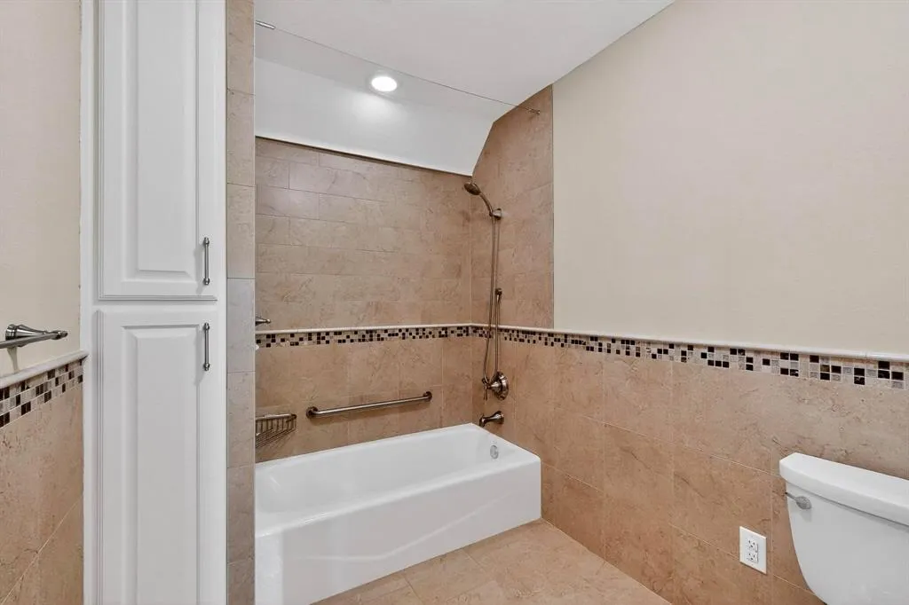 7033 Helsem Way, #180