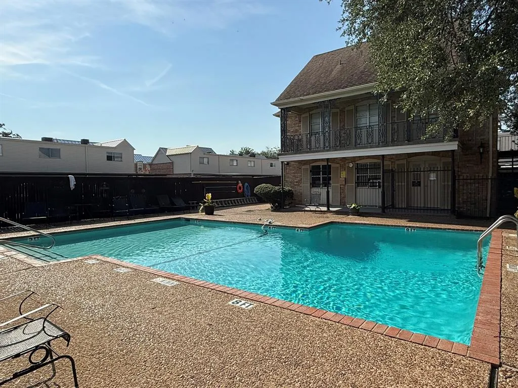 9825 Park Lane Court