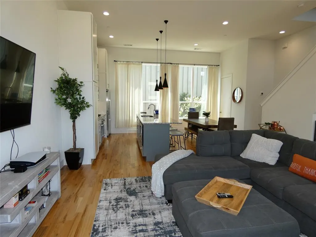 2317 Moser Avenue, #105