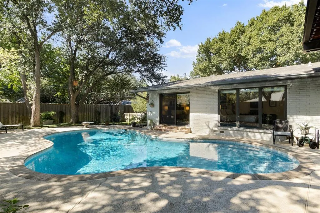11207 Pinocchio Drive